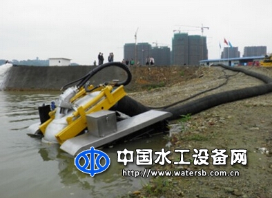 “龍吸水”1000 遠(yuǎn)程控制履帶式移動(dòng)泵站
